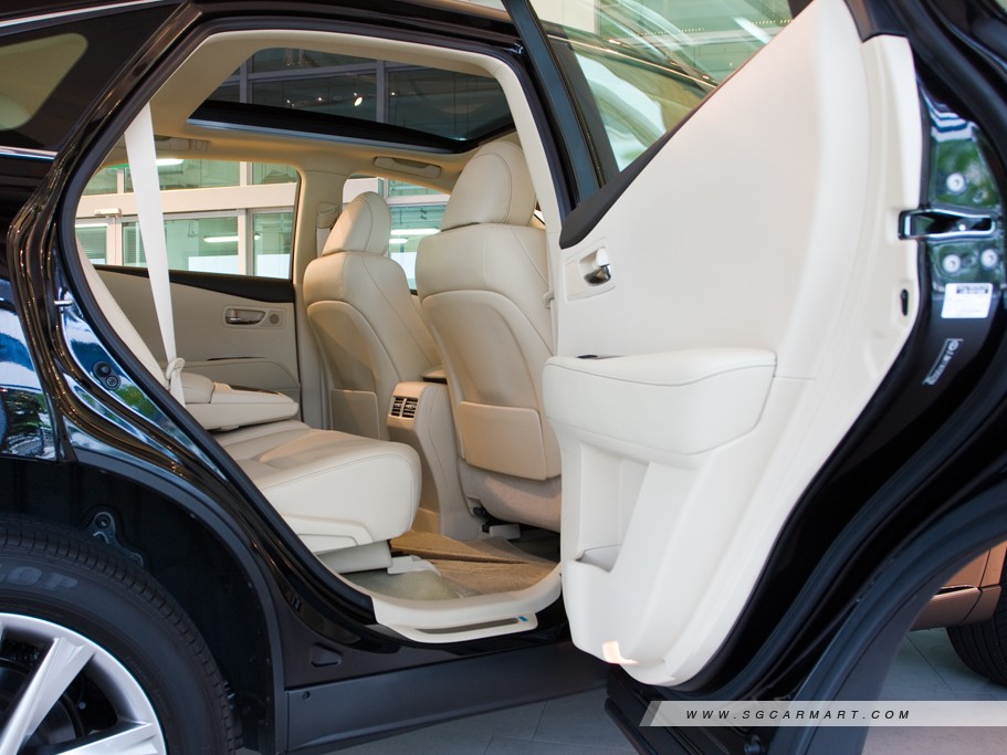 https://i.i-sgcm.com/new_cars/cars/11212/11212_g15