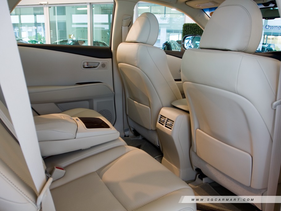 https://i.i-sgcm.com/new_cars/cars/11212/11212_g16