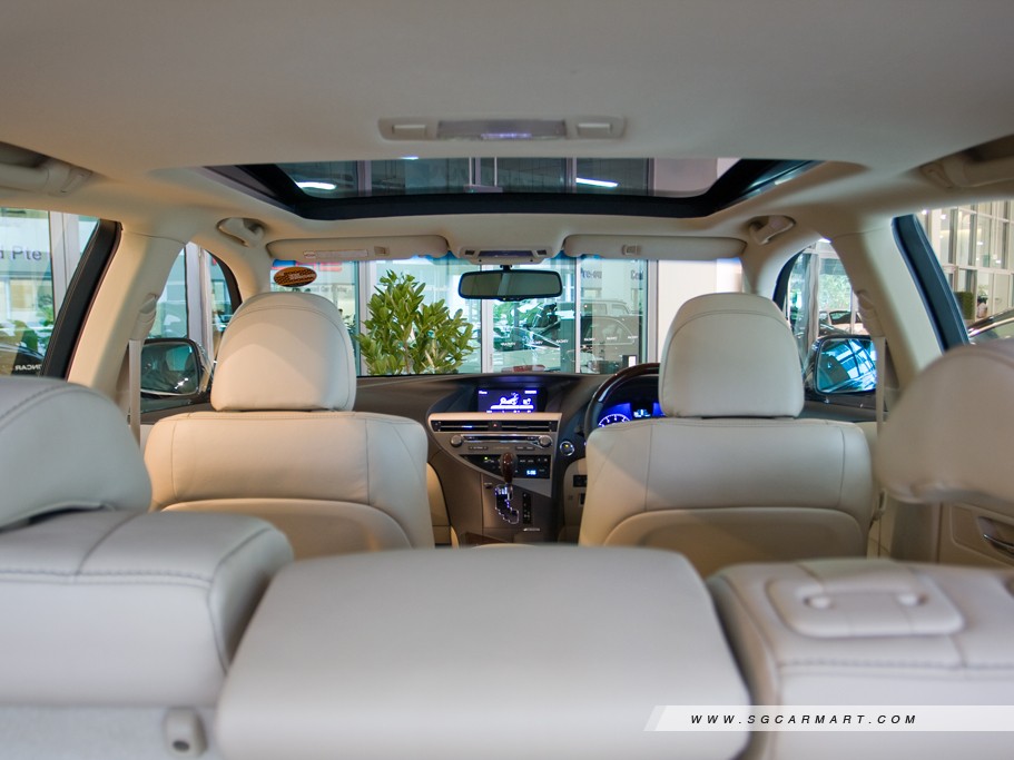 https://i.i-sgcm.com/new_cars/cars/11212/11212_g17