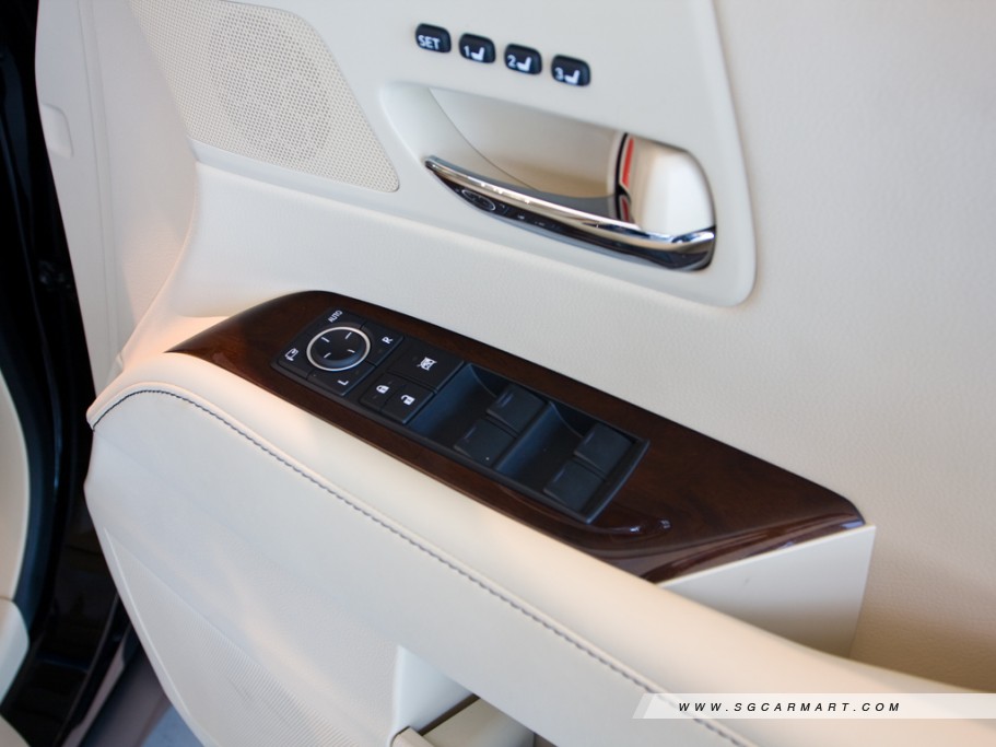 https://i.i-sgcm.com/new_cars/cars/11212/11212_g18