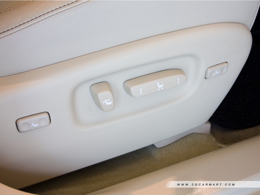 https://i.i-sgcm.com/new_cars/cars/11212/11212_g21
