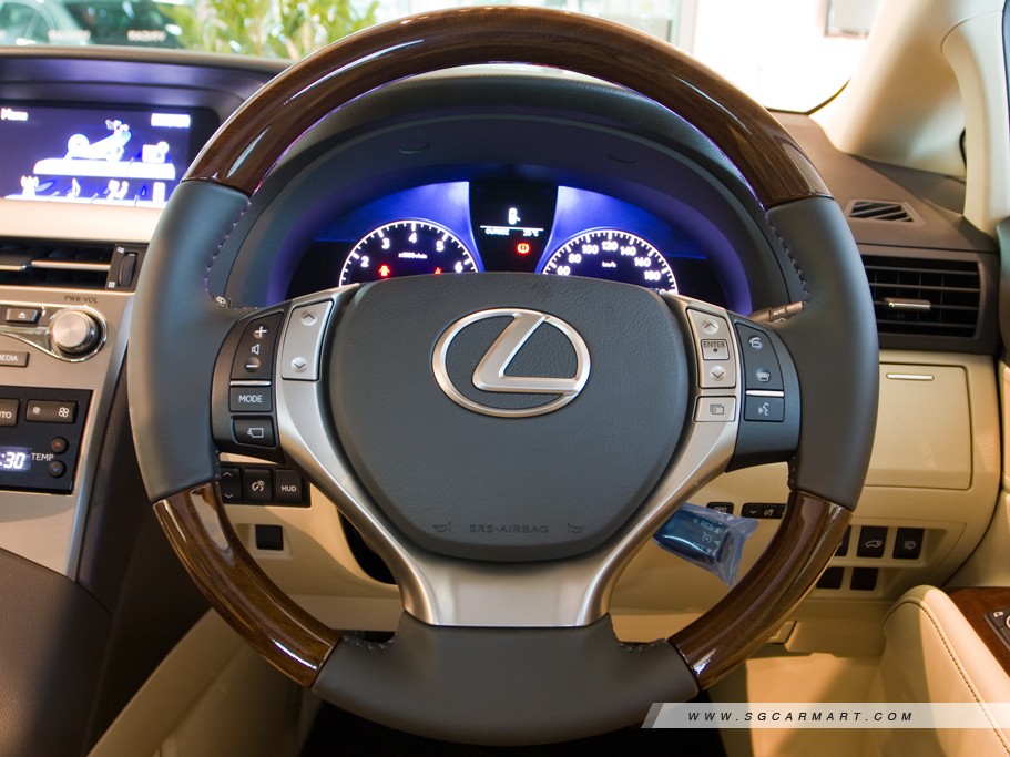 https://i.i-sgcm.com/new_cars/cars/11212/11212_g25
