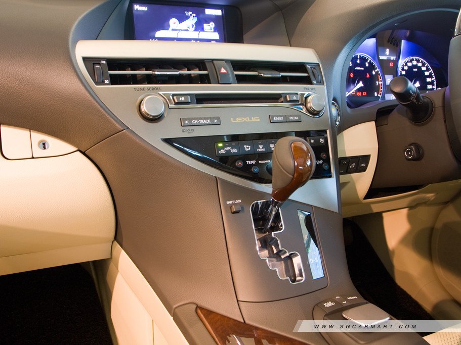 https://i.i-sgcm.com/new_cars/cars/11212/11212_g26