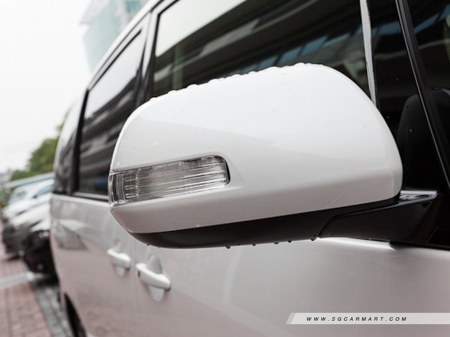 Toyota Estima 14