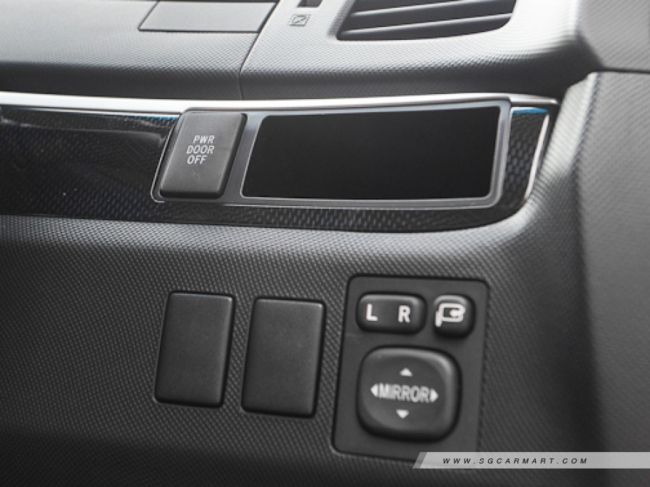 Toyota Estima 24