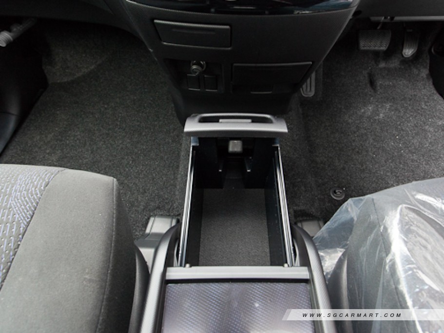Toyota Estima 28