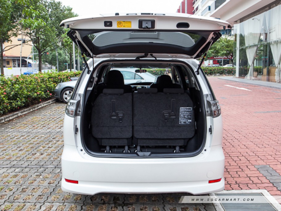 Toyota Estima 33