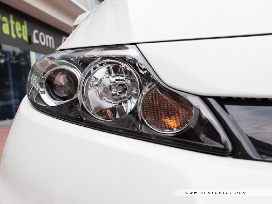 Toyota Estima 8