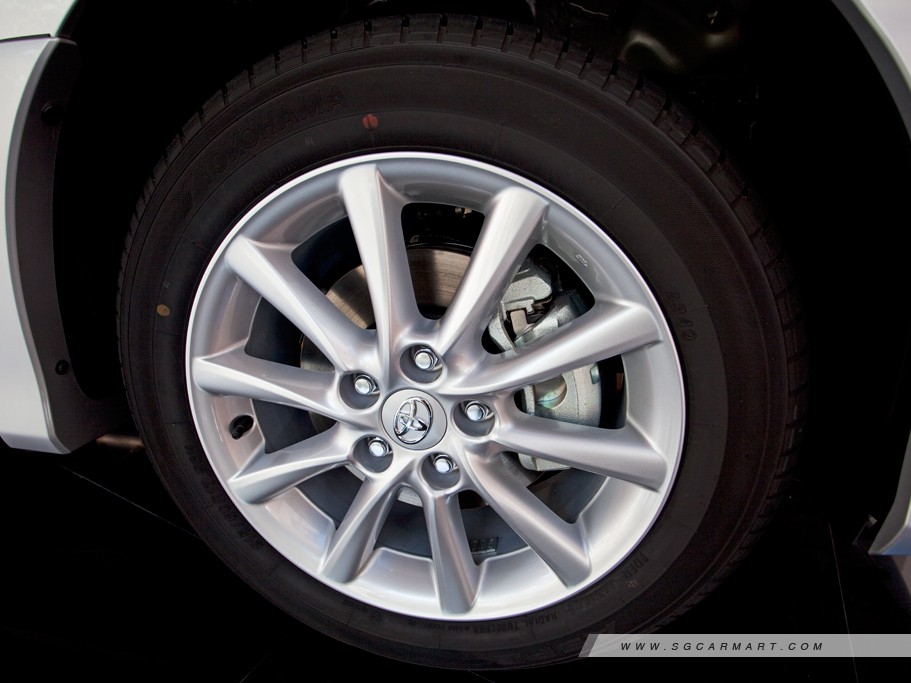 https://i.i-sgcm.com/new_cars/cars/11216/11216_g13