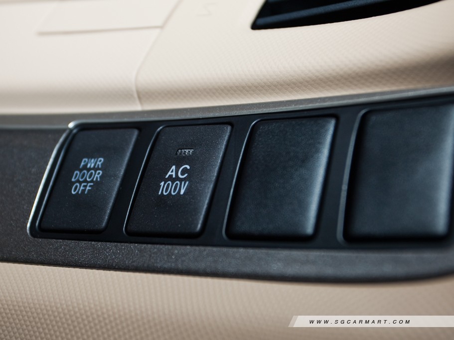 https://i.i-sgcm.com/new_cars/cars/11216/11216_g27