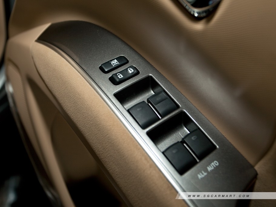 https://i.i-sgcm.com/new_cars/cars/11216/11216_g29