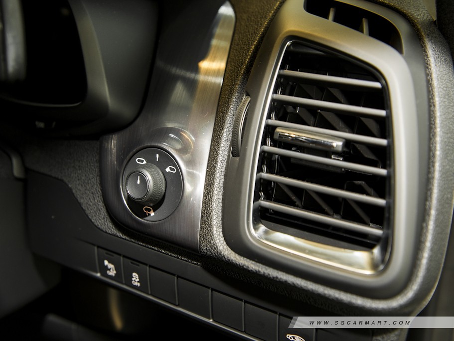 https://i.i-sgcm.com/new_cars/cars/11219/11219_g31