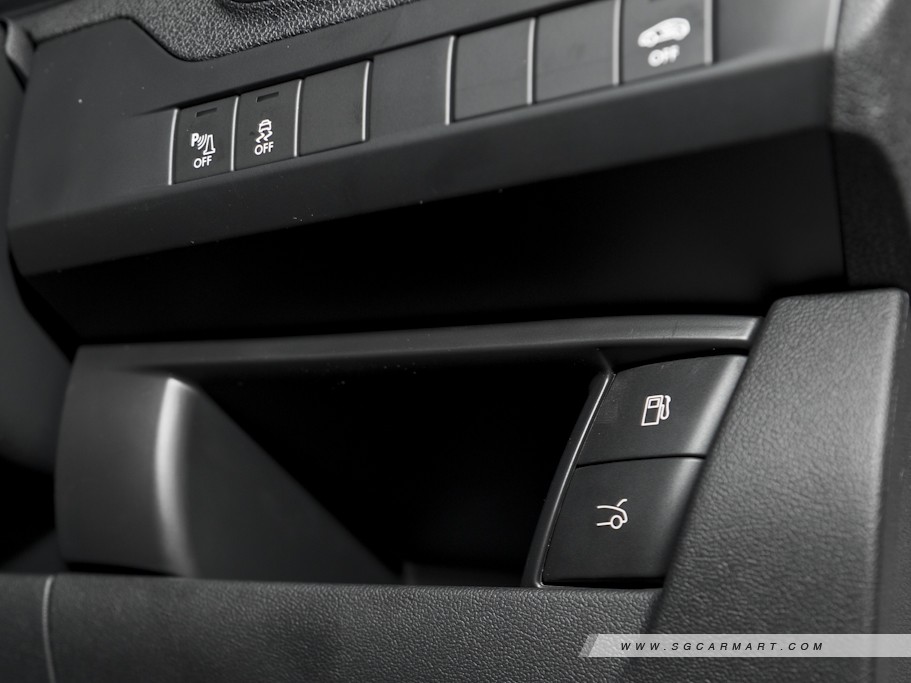https://i.i-sgcm.com/new_cars/cars/11219/11219_g38