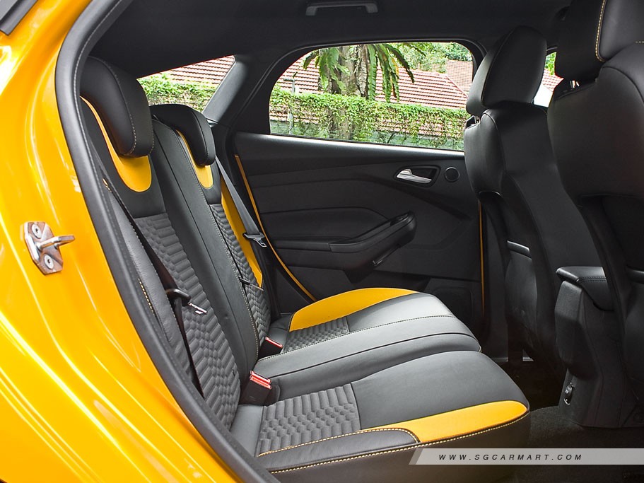 https://i.i-sgcm.com/new_cars/cars/11233/11233_g15