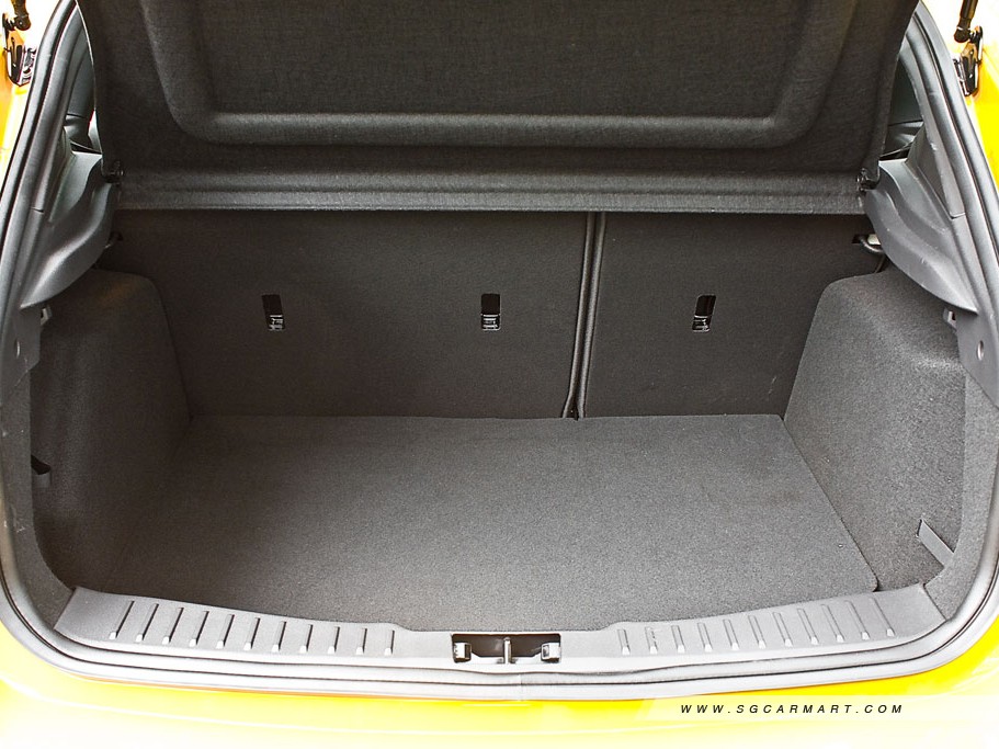 https://i.i-sgcm.com/new_cars/cars/11233/11233_g26