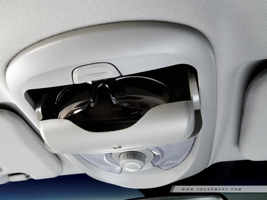 https://i.i-sgcm.com/new_cars/cars/11235/11235_g74