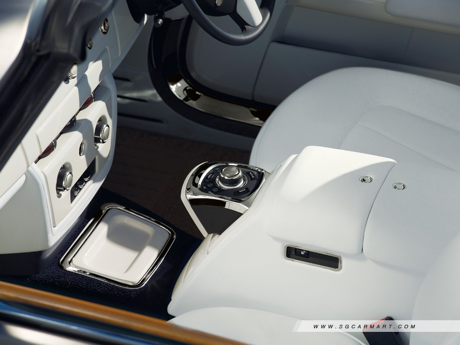 https://i.i-sgcm.com/new_cars/cars/11241/11241_g13