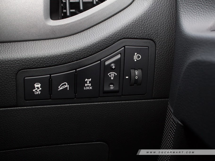 https://i.i-sgcm.com/new_cars/cars/11253/11253_g23