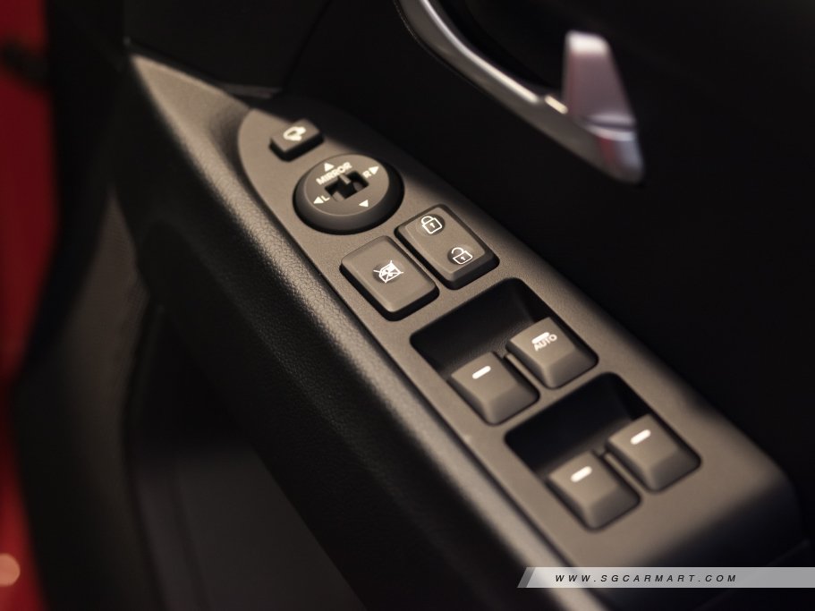 https://i.i-sgcm.com/new_cars/cars/11253/11253_g54