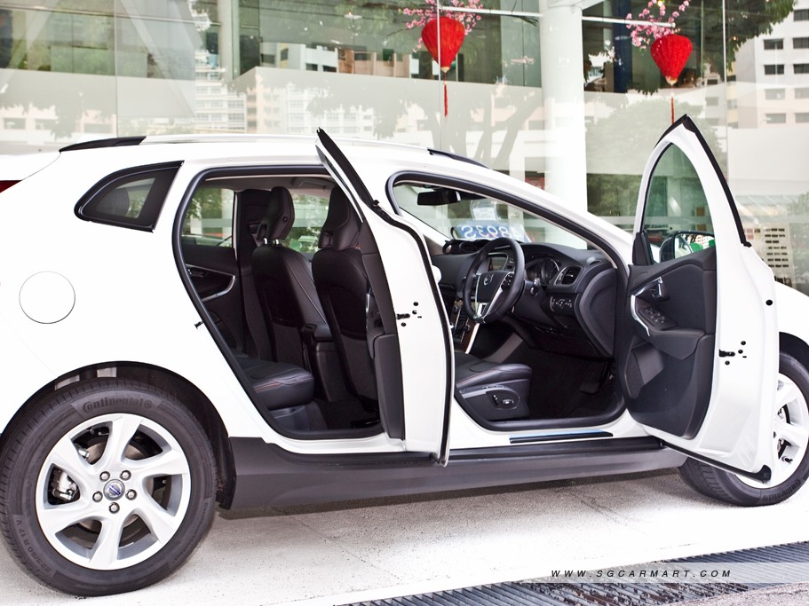 https://i.i-sgcm.com/new_cars/cars/11266/11266_g12