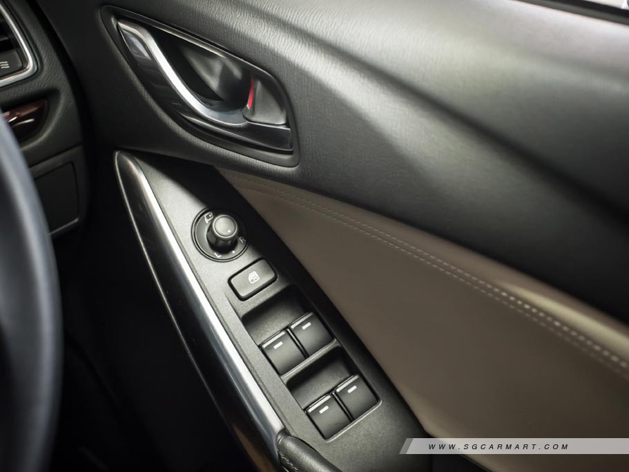 https://i.i-sgcm.com/new_cars/cars/11272/11272_g32