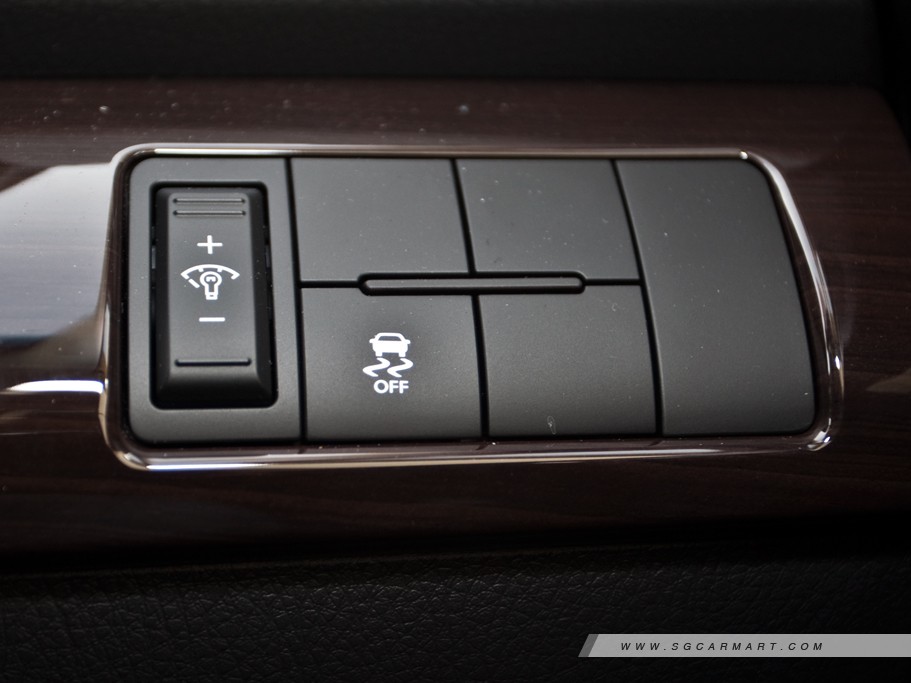 https://i.i-sgcm.com/new_cars/cars/11275/11275_g22