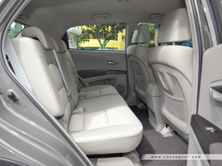 https://i.i-sgcm.com/new_cars/cars/11281/11281_g12