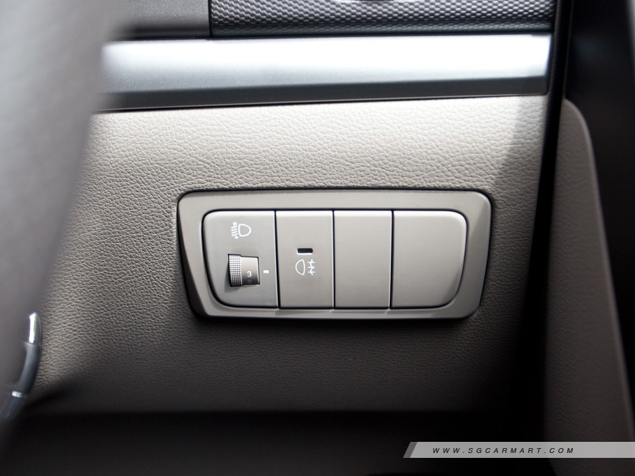https://i.i-sgcm.com/new_cars/cars/11281/11281_g27