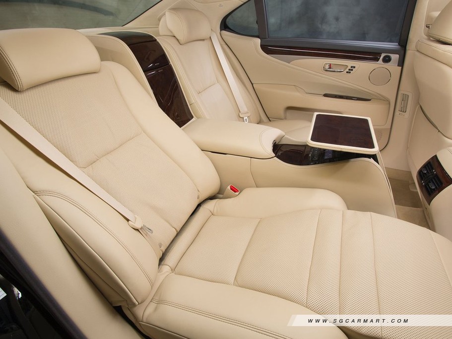 https://i.i-sgcm.com/new_cars/cars/11283/11283_g12