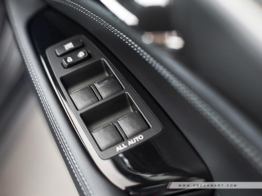 https://i.i-sgcm.com/new_cars/cars/11283/11283_g42