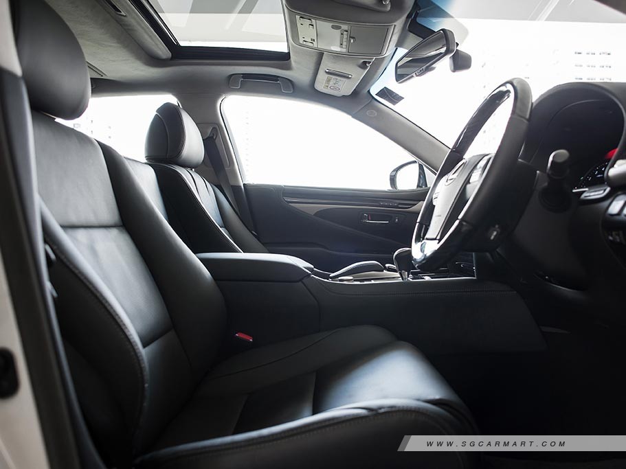 https://i.i-sgcm.com/new_cars/cars/11284/11284_g16