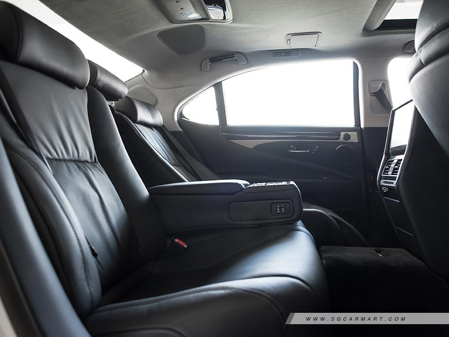 https://i.i-sgcm.com/new_cars/cars/11284/11284_g17