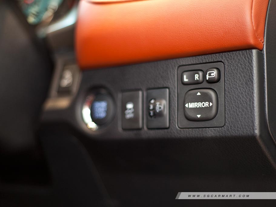 https://i.i-sgcm.com/new_cars/cars/11293/11293_g26