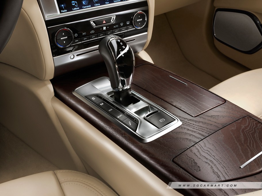 https://i.i-sgcm.com/new_cars/cars/11305/11305_g15