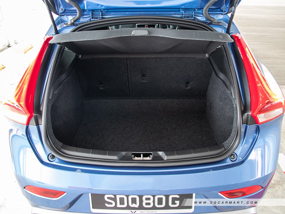 https://i.i-sgcm.com/new_cars/cars/11349/11349_g94