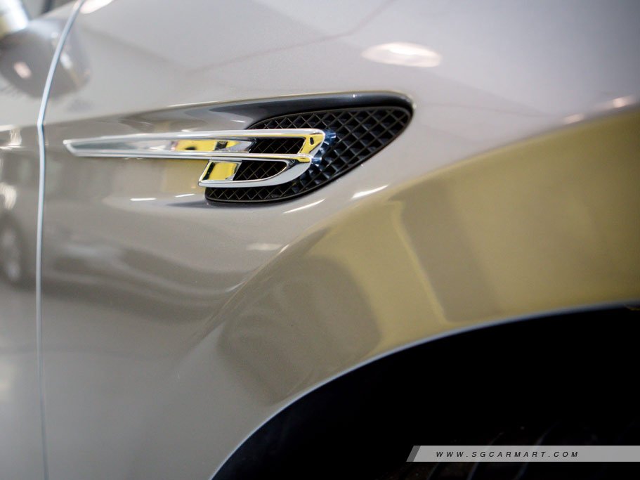 https://i.i-sgcm.com/new_cars/cars/11352/11352_g10