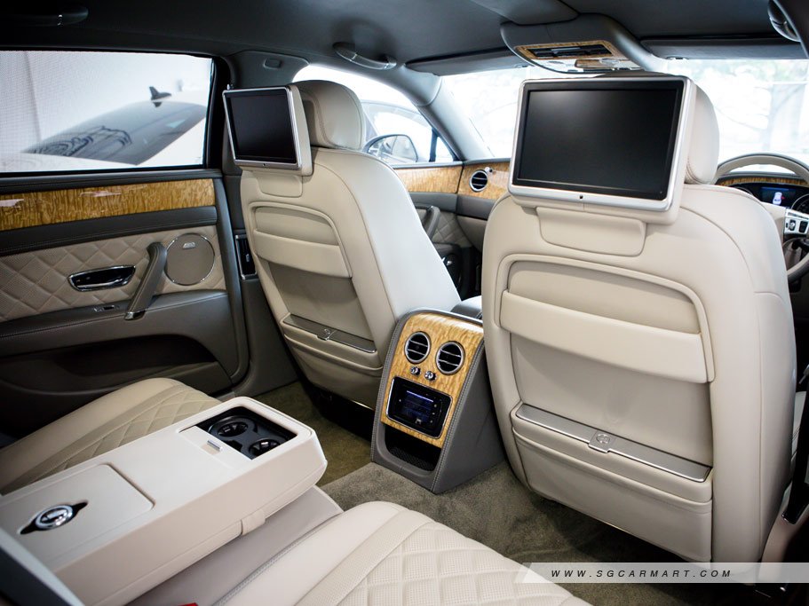 https://i.i-sgcm.com/new_cars/cars/11352/11352_g15