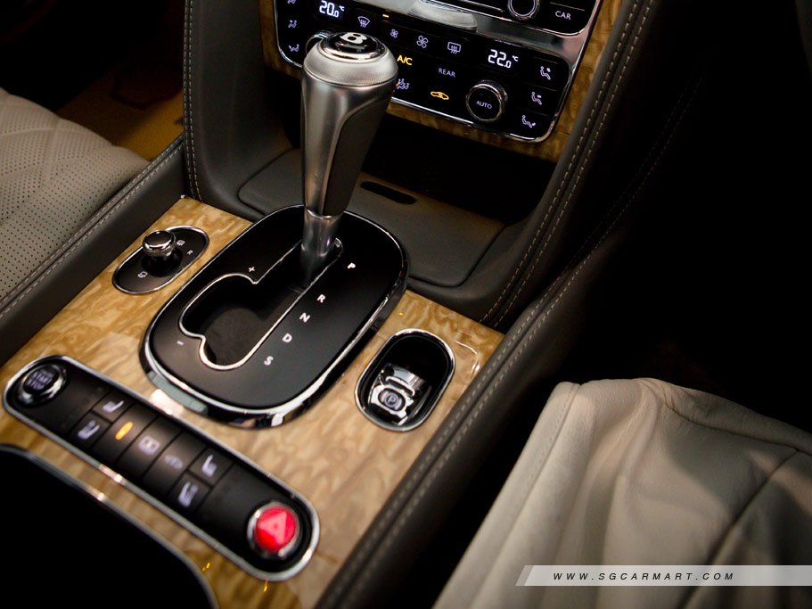 https://i.i-sgcm.com/new_cars/cars/11352/11352_g19