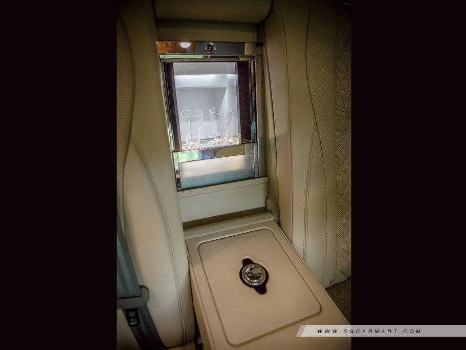 https://i.i-sgcm.com/new_cars/cars/11352/11352_g23