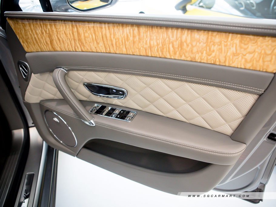 https://i.i-sgcm.com/new_cars/cars/11352/11352_g25