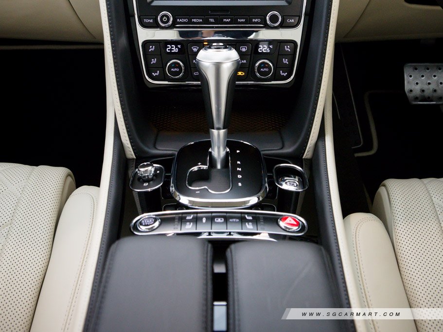 https://i.i-sgcm.com/new_cars/cars/11352/11352_g42
