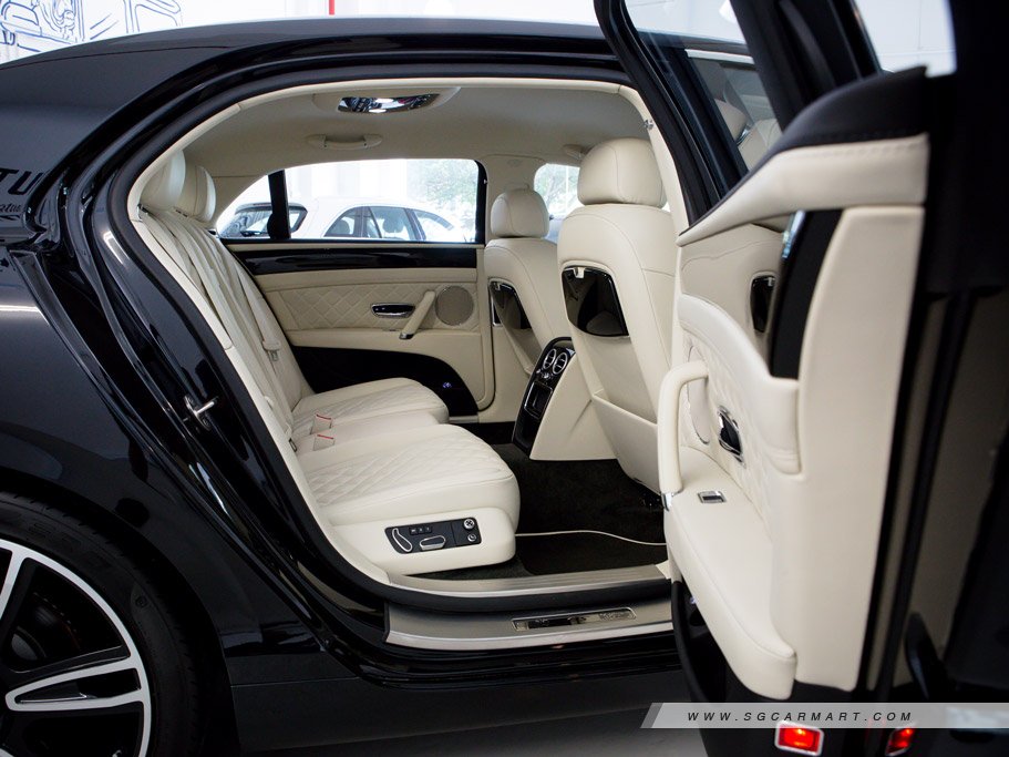 https://i.i-sgcm.com/new_cars/cars/11352/11352_g45