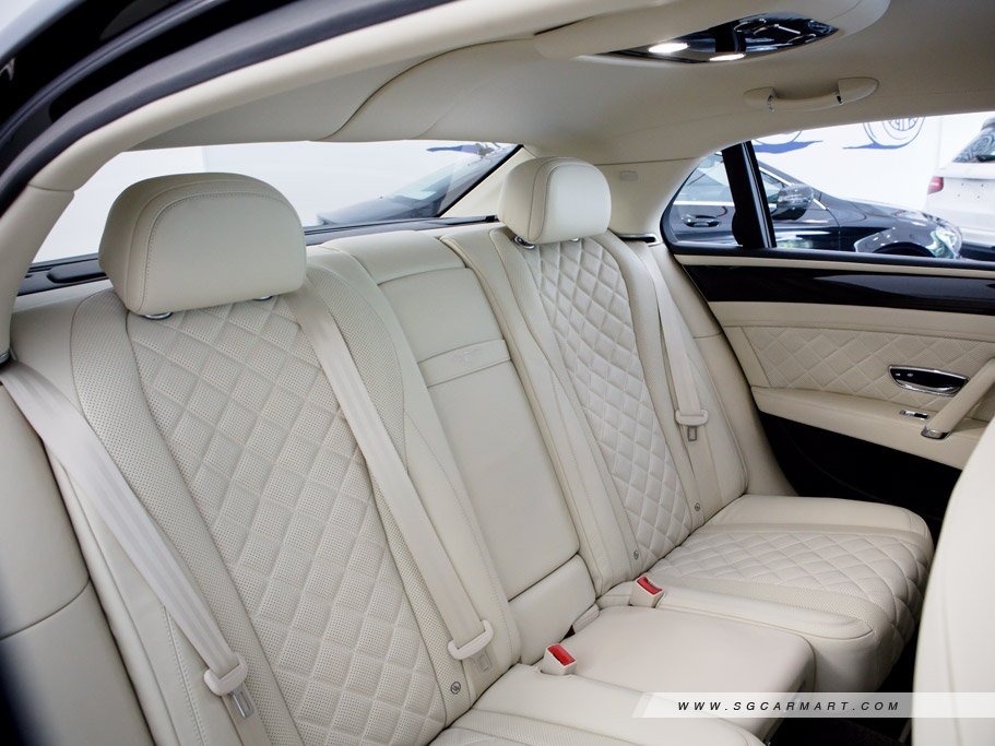 https://i.i-sgcm.com/new_cars/cars/11352/11352_g46