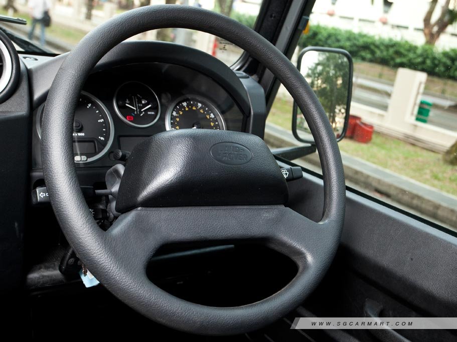 https://i.i-sgcm.com/new_cars/cars/11374/11374_g13