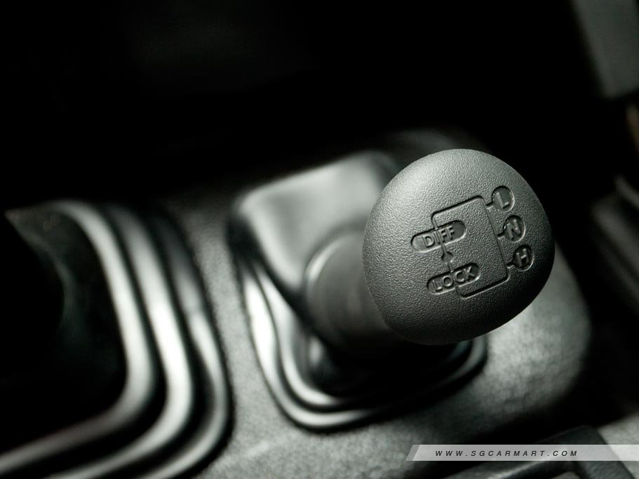 https://i.i-sgcm.com/new_cars/cars/11374/11374_g23