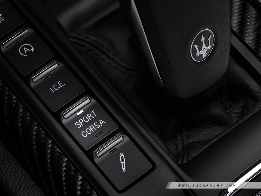 https://i.i-sgcm.com/new_cars/cars/11375/11375_g59