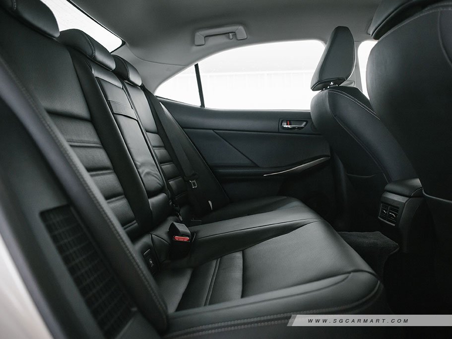 https://i.i-sgcm.com/new_cars/cars/11376/11376_g31