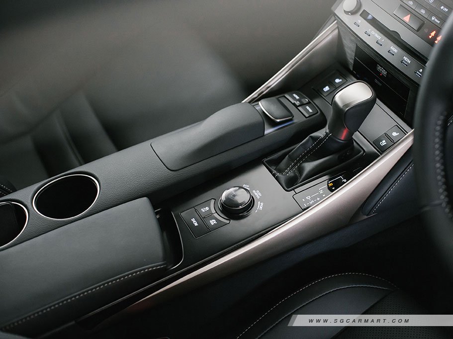 https://i.i-sgcm.com/new_cars/cars/11376/11376_g34