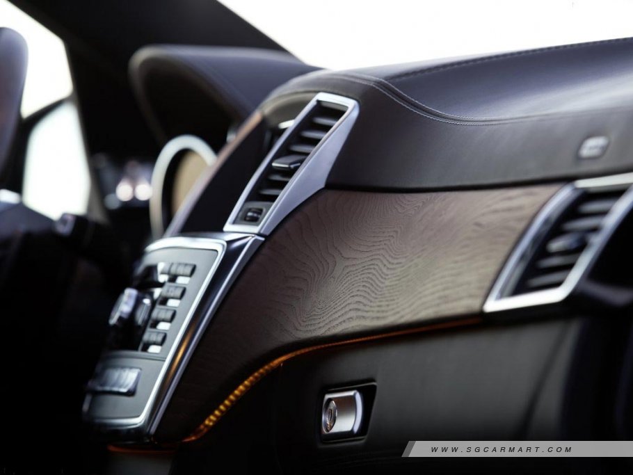 https://i.i-sgcm.com/new_cars/cars/11379/11379_g17