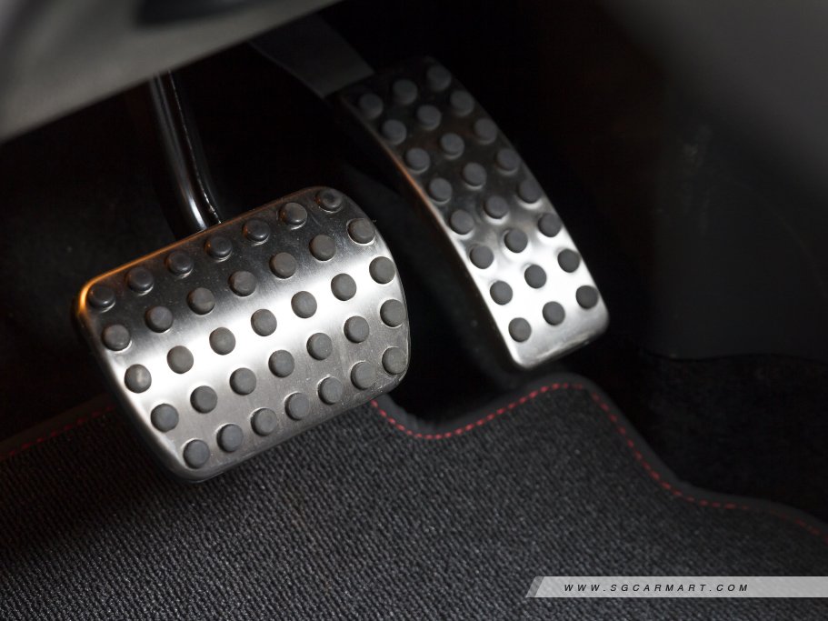 https://i.i-sgcm.com/new_cars/cars/11390/11390_g52